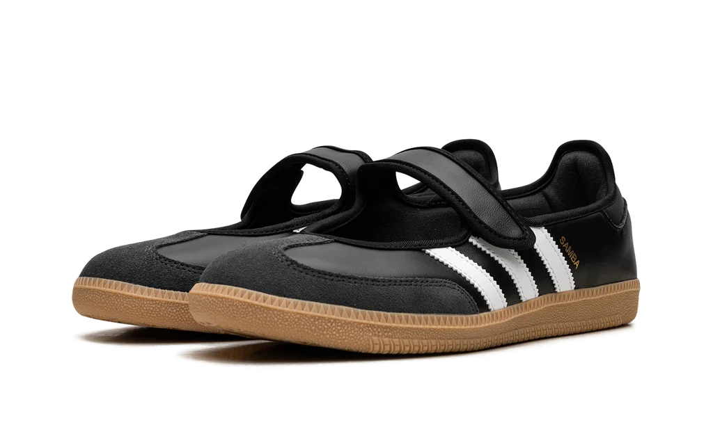Paire d'adidas Samba Jane noires et blanches vue de trois quarts