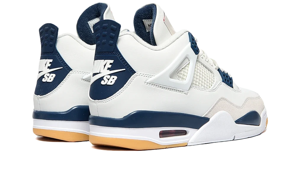 Talons Jordan 4 Retro SB Navy avec logo Nike SB bleu marine