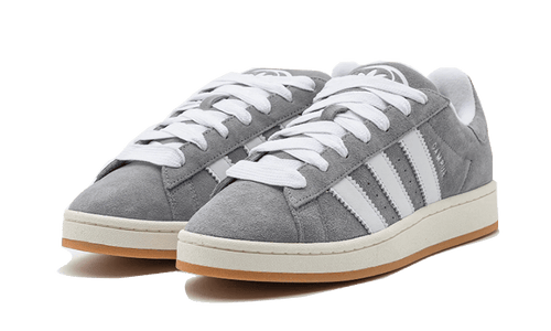 Paire d'adidas Campus 00s grises et blanches, vue de trois quarts avant