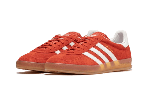 Paire de sneakers adidas Gazelle Indoor Bold Orange vue de trois quarts avant