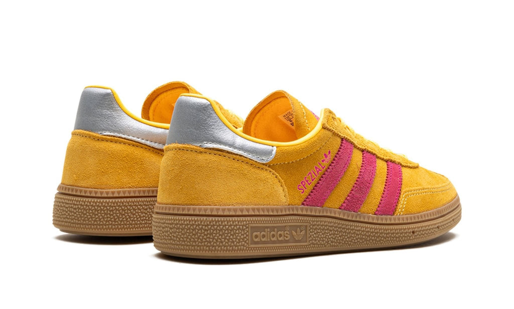 adidas Handball Spezial jaunes, vue arrière avec contrefort argenté et semelle gomme