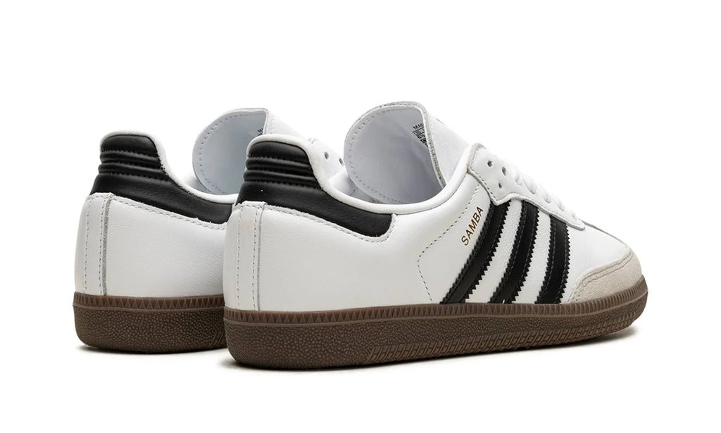 adidas Samba OG blanches, talon noir et inscription dorée vus de l'arrière