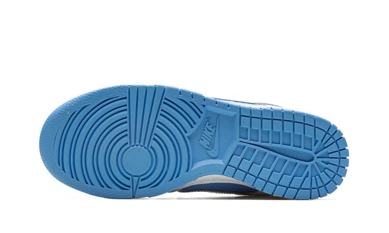 Semelle extérieure bleu ciel de la Nike Dunk Low Reverse UNC