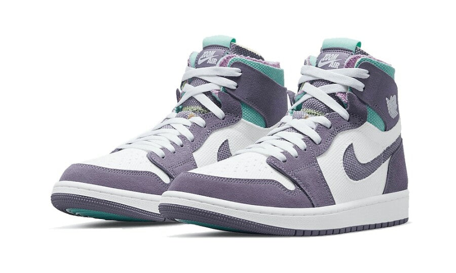 Paire de Jordan 1 High Zoom Air CMFT violet, blanc et vert d'eau, vue de trois quarts