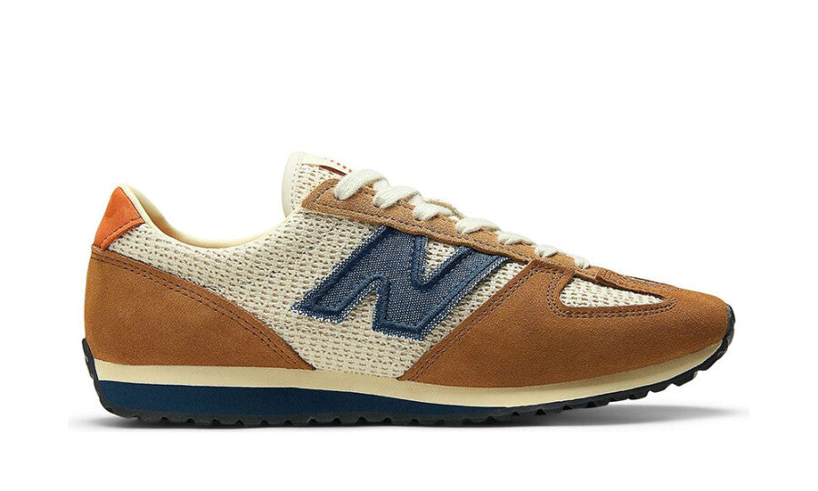 Sneakers New Balance U471 Sézane, côté droit avec grand N bleu marine