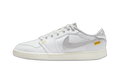 Jordan 1 AJKO Low Union blanche vue de profil, swoosh gris argenté