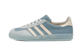 adidas Gazelle Indoor bleu ciel vue de profil, bandes crème