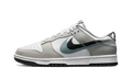Nike Dunk Low Stencil Swoosh grise et blanche, vue de profil