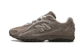 New Balance 204L Mushroom Arid Stone vue de profil, sneakers taupe