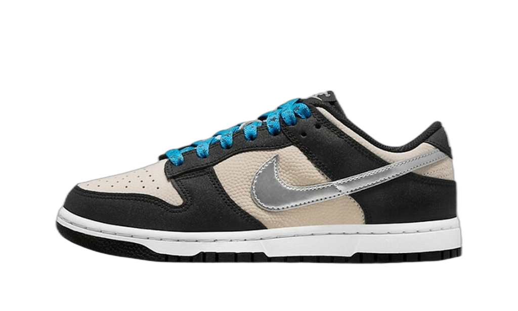 Nike Dunk Low Starry Laces noire et beige, vue de profil, lacets bleus