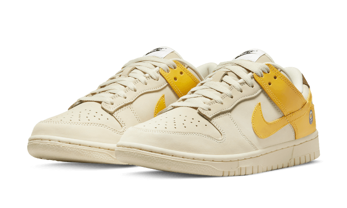 Paire de Nike Dunk Low LX Banana crème et jaune, vue trois quarts