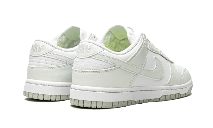 Nike Dunk Low White Mint vue de dos, talons et semelle verte